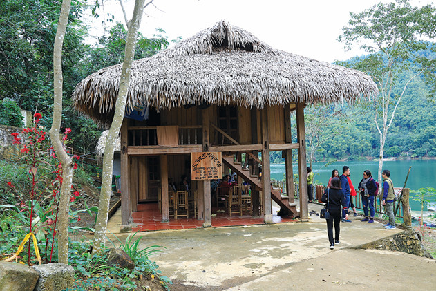 Lake view homestay tại Điểm du lịch cộng đồng Đá Bia